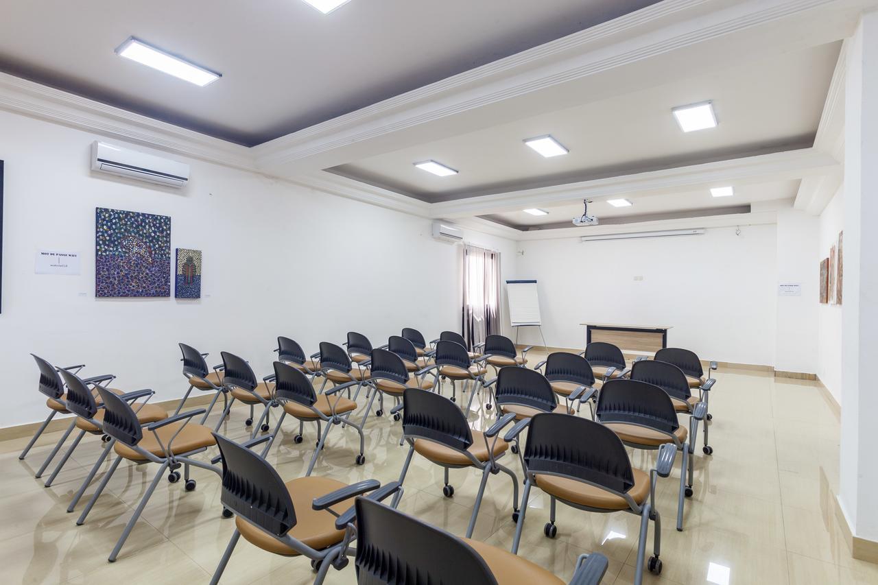 Wakola Hotel Cheikh Anta Дакар Экстерьер фото