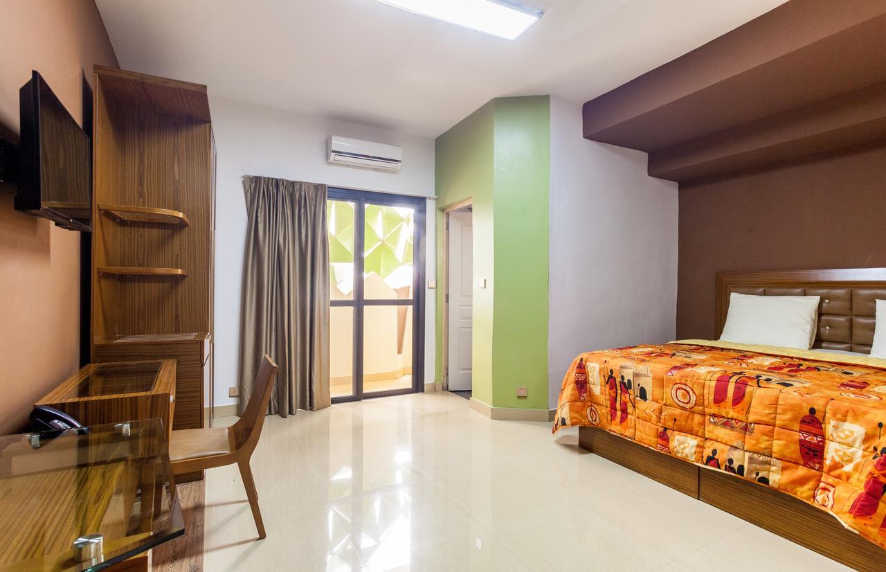 Wakola Hotel Cheikh Anta Дакар Экстерьер фото